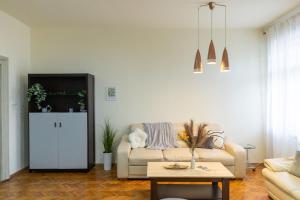 Designer Stay - City Views in the Heart of Town