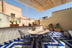 GuestHost - Romano Garden Terrace