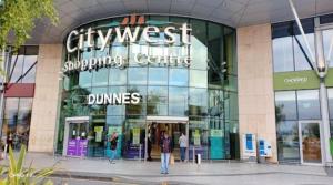 New Double room beside tramline