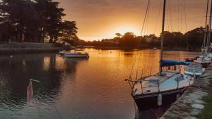 Maisons de vacances Vue riviere - grande maison et jardin pour 10 : photos des chambres