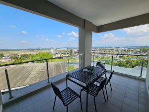 Kuching Apartment Opposite Airport - 2BR 4 PAX
