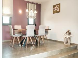 Lovely villa in Adelianos Kampos with private pool