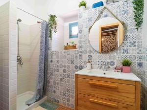 Casa Crisantemo with sea view and pool in Adra