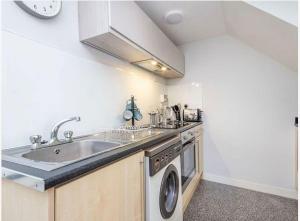 Mercury Holiday Homes - 1 Bedroom Alexander Cottage-Free Parking