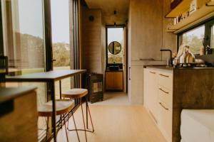 Chalets Parcel Tiny House l-Atree au bord d-un etang : photos des chambres