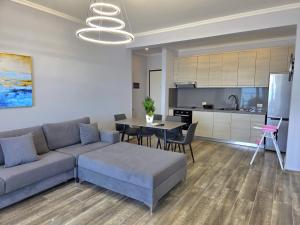 Sea View Two Bedroom Holiday Apartment 101