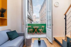 Loft with balcony and spa bath facing the opera house