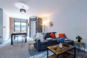 Pool Table, Stunning 2Bed Apt, Central Location