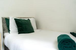 Noormak Nights-Family and corporate friendly accommodation in B17