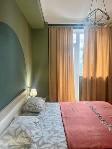 Bright 1BR flat in the city centre Tsereteli ave