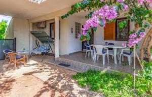 1 Bedroom Nice Apartment In Medulin