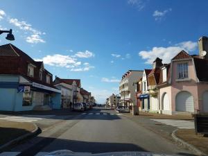 Chalets Charming Chalet with Swimming Pool in Quend : photos des chambres