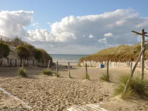 Chalets Charming Chalet with Swimming Pool in Quend : photos des chambres