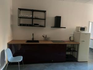 Victory square capsule hostel