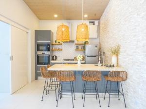 Modern 2BR Pool Villa Santori Near Fishermans