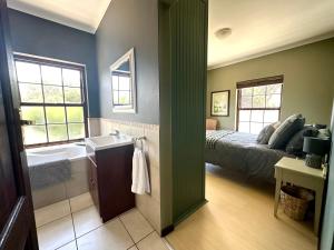 Spacious Retreat with Mountain Views