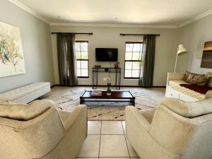 Spacious Retreat with Mountain Views