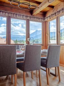 Design alpino in centro con balcone e parcheggio