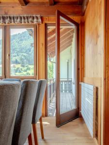 Design alpino in centro con balcone e parcheggio