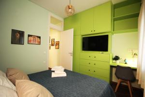 FISTIKI Central, Sexy & Totally Slays