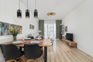 Stela Water Side Apartment - Swimming Pool & Sauna by Renters Prestige