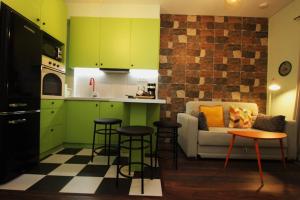 FISTIKI Central, Sexy & Totally Slays