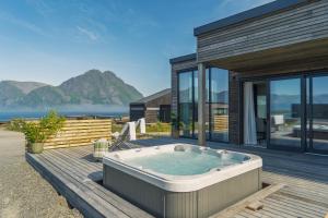 Artic Lyngvær Luggombu Lodge with jacuzzi