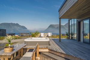 Artic Lyngvær Luggombu Lodge with jacuzzi