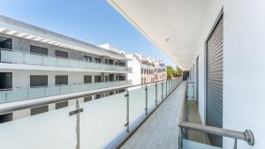 Elegant 2BDR Apartment in Quarteira by Lovelystay