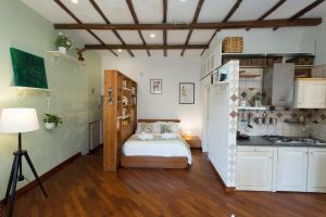 Rione Monty Balcony Studio