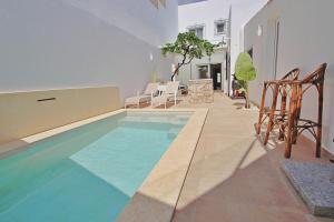 L-Andrago - modern townhouse with pri plunge pool