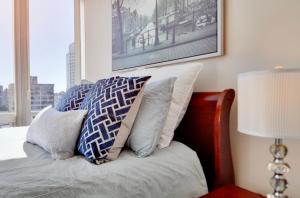 Luxury 3BR Apartment In The Heart Of Downtown - Gorgeous Views!