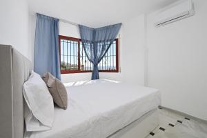 Beachfront Bliss in Mijas Costa 2-Bedroom Apartment in Lubina del Sol