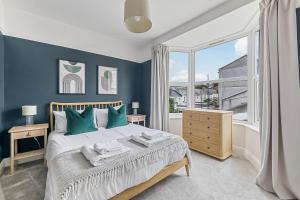 SPACIOUS & STYLISH 5-BEDROOM TOWNHOUSE IN DESIRABLE PEVERELL PLYMOUTH