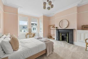 SPACIOUS & STYLISH 5-BEDROOM TOWNHOUSE IN DESIRABLE PEVERELL PLYMOUTH