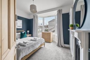 SPACIOUS & STYLISH 5-BEDROOM TOWNHOUSE IN DESIRABLE PEVERELL PLYMOUTH