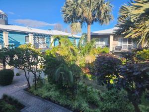 Waterfront Hideaway with Pool, Spa & BBQ Area