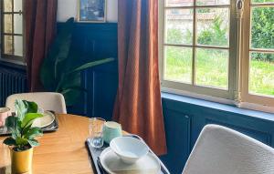 Appartements 2 Bedroom Nice Apartment In Les Andelys : photos des chambres