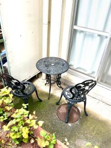 B&B 103 under the clear sky Go straight to Narita 8 minutes on foot from Kinshicho Station 1 minute on foot from Asakusa and Skytree 50 minutes from Disneyland 1 minute from Monopolis