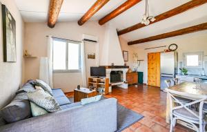 Maisons de vacances Amazing Home In St Andre De Roqueper : photos des chambres