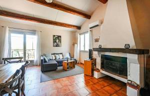 Maisons de vacances Amazing Home In St Andre De Roqueper : photos des chambres