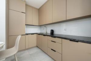 Stylish One Bedroom Apartment in Wrocław by Noclegi Renters