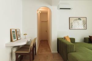 Aspasias Urban Athèna Apt in Pangrati