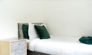 Noormak Nights-Family and corporate friendly accommodation in B17