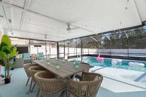 Electric Flamingo with Heated Pool, Pickleball, Mini Golf & Basketball