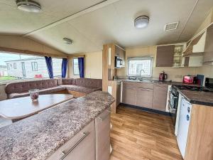 Great 8 Berth Caravan With Unlimited Wi-Fi At Seawick Holiday Park, Ref 27213Sw