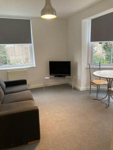 Bright and leafy 1 bedroom