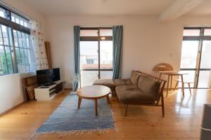 市街地そばの隠れ家2階ワンフロア貸切ステイ 民泊