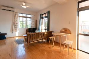 市街地そばの隠れ家2階ワンフロア貸切ステイ 民泊