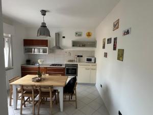 Vivere NientAltro between port and historic center